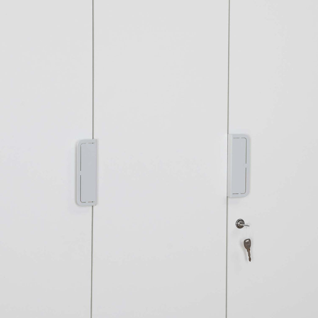 Nilkamal Joyce 3 Door Wooden Wardrobe for Bedroom | Almirah with 8 Shelves & 1 Hanging Rod | Clothes Cupboard | Engineered Wood | Frosty White